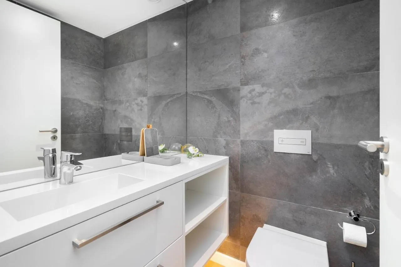 Whome The Boulevard Prime Location With Ac & Elevator 리스본